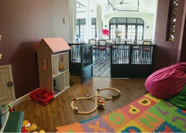 Maison Mận Đỏ - quán ăn có chỗ chơi cho trẻ em TPHCM