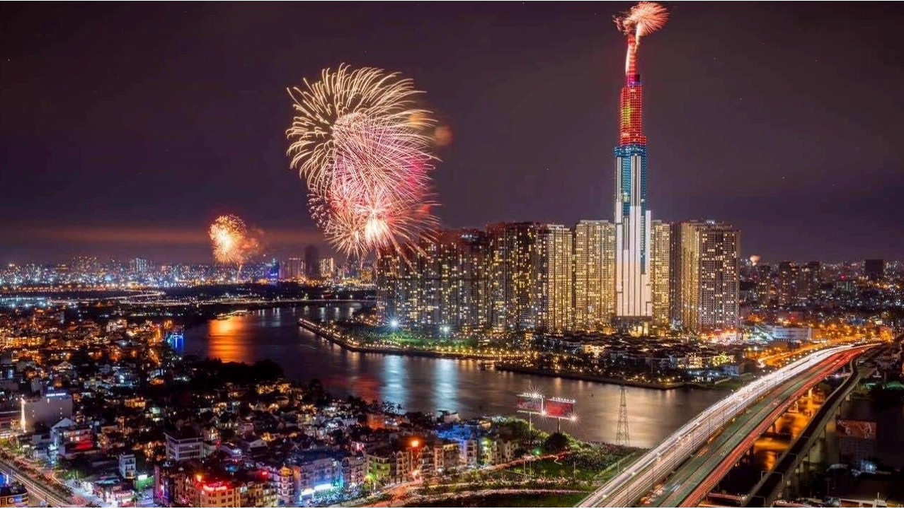 Màn bắn pháo hoa rực rỡ tại Công viên Landmark 81