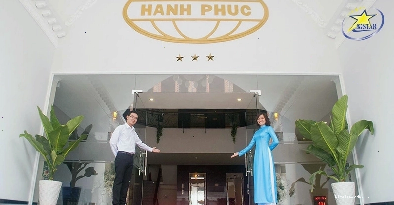 Mặt tiền Khách sạn Hạnh Phúc Cần Thơ với kiến trúc hiện đại