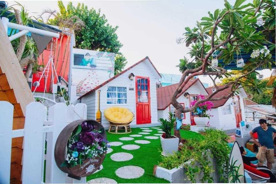 Mặt tiền Lan Anh Homestay với khoảng cách gần biển ấn tượng