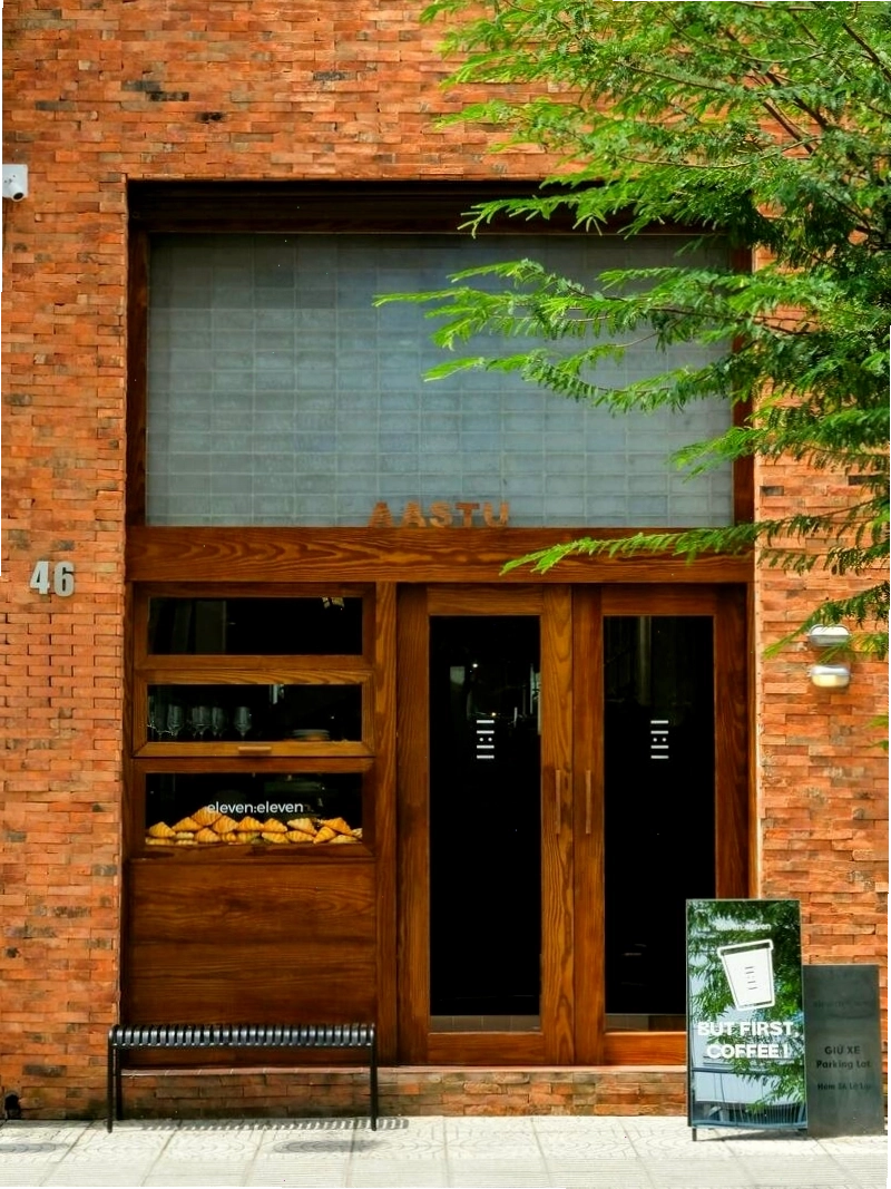 Mặt tiền quán cafe 11:11 Sài Gòn kết hợp cùng thương hiệu thời trang