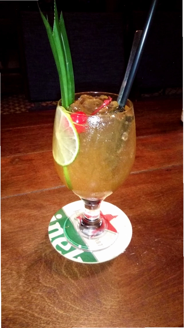 Mặt tiền Yoko Cafe về đêm