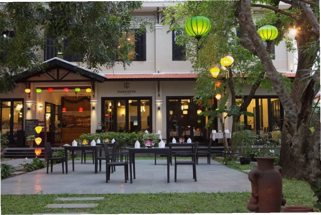 Mẫu thiết kế nhà hàng sân vườn Indochine sang trọng, tinh tế