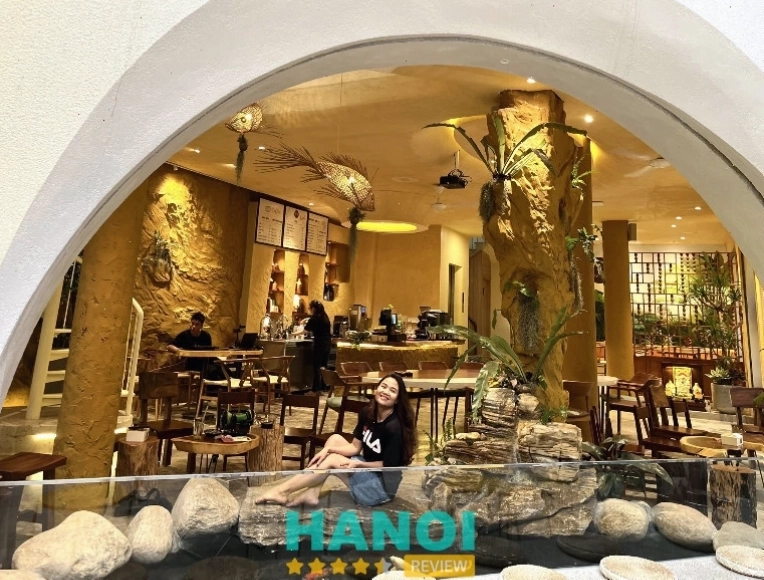 Mega Coffee, Hà Nội - Quán cafe cá koi với không gian thoáng đãng