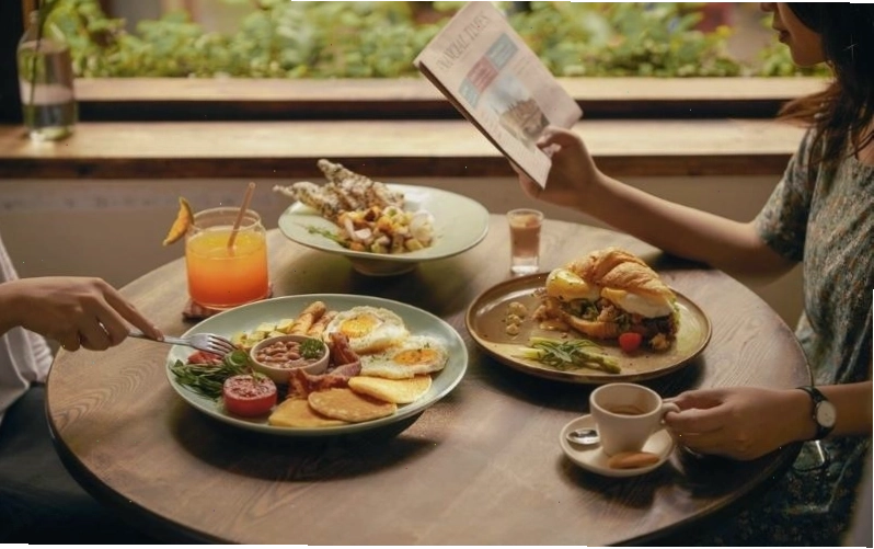 Menu đa dạng các loại đồ uống và bánh tại Xofa