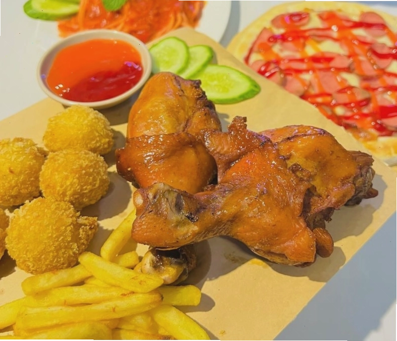 Menu đa dạng tại quán cafe phim Long Biên