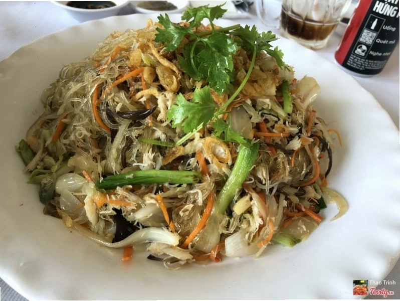 Miến xào cua tại nhà hàng Gành Hào