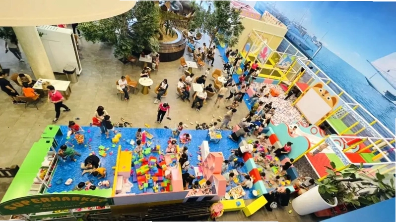 Mô hình khủng long T-Rex khổng lồ tại Dino Cafe Quận 1