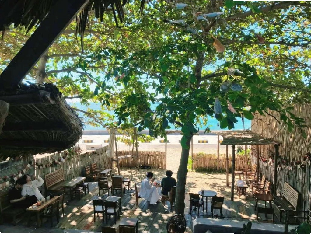 Mơ Hoang Cafe Phan Thiết với không gian yên bình bên biển