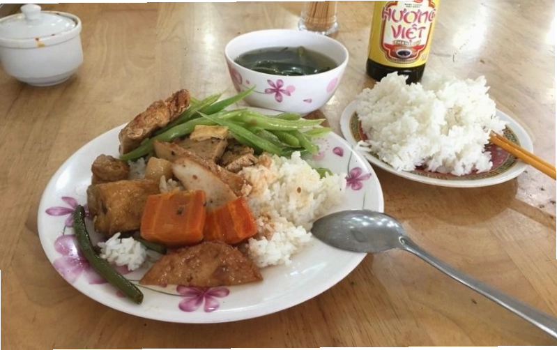 Món ăn chay được trình bày đẹp mắt tại nhà hàng chay Tuệ Tâm