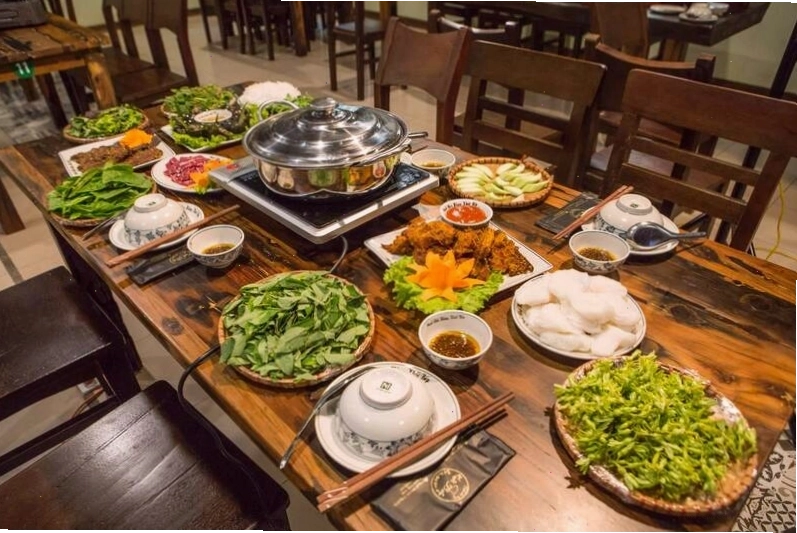 Món ăn đặc sản vùng Tây Bắc tại một nhà hàng ở Điện Biên