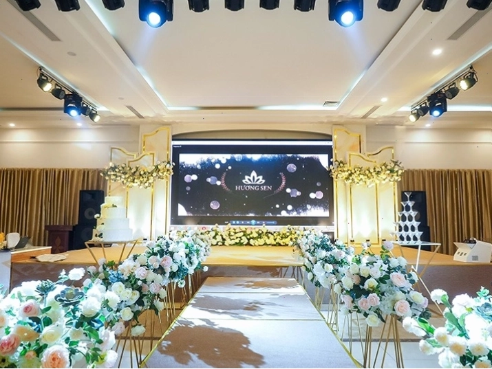 Món ăn được chế biến tinh tế tại nhà hàng Hương Sen
