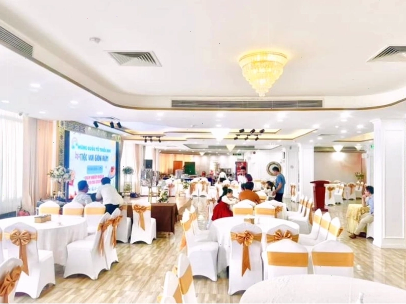 Món ăn hấp dẫn tại Nhà hàng Đông Xuyên
