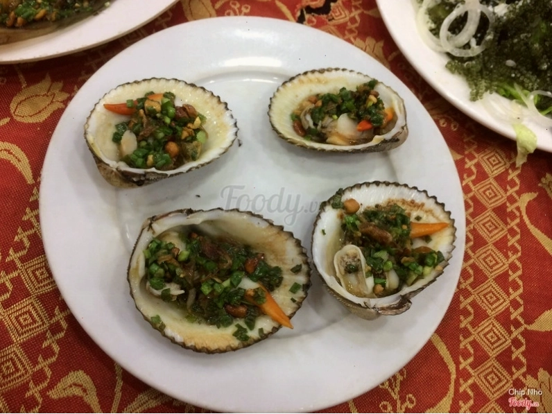 Món cồi mai nướng mỡ hành hấp dẫn tại Nhà hàng Cát Biển