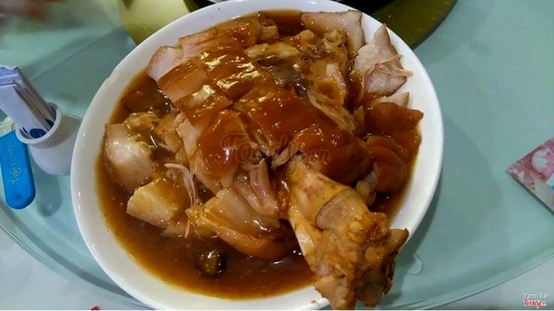 Món giò heo hầm quảng đông tại Nhà hàng Vạn Hoa
