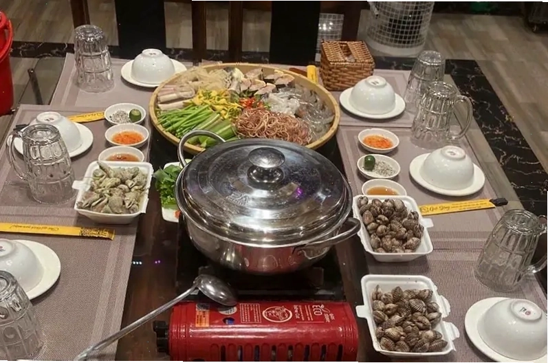 Món Lẩu chua cá leo hấp dẫn tại Nhà hàng Gió Sông Bến Tre