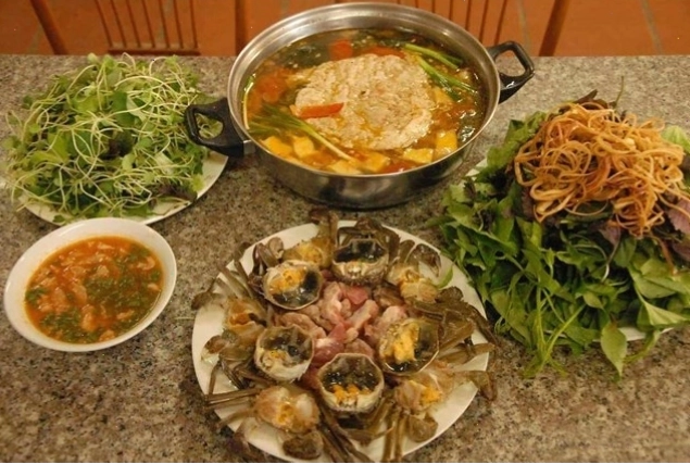 Món lẩu cua sông dân dã tại Nhà hàng Trúc Viên