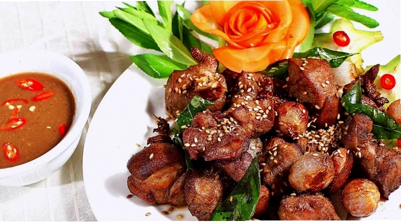 Món lẩu dê nóng hổi