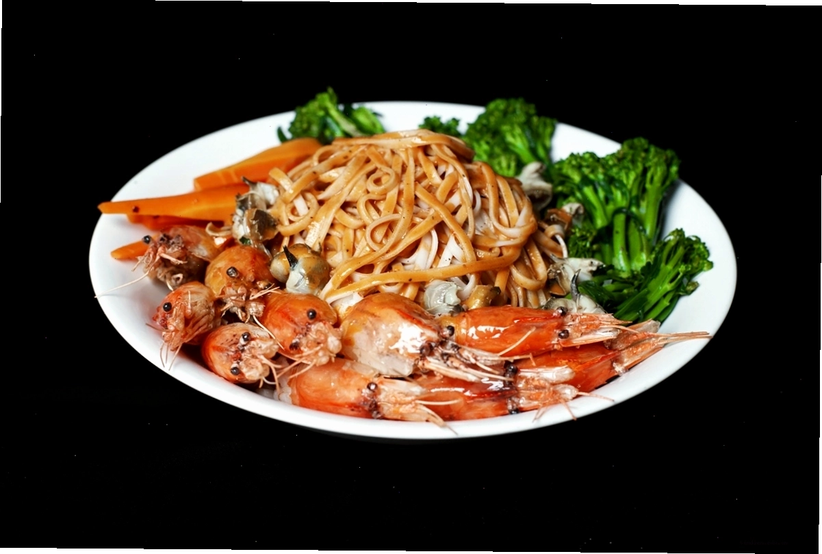 Món mì Udon sốt hải sản độc đáo trong thực đơn tiệc cưới