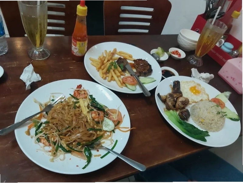 Món Pad Thai đặc sắc tại nhà hàng Tomato