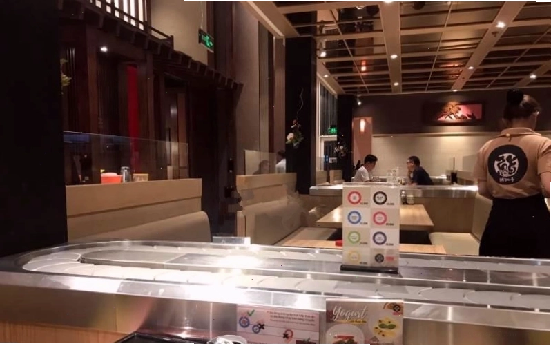 Món sushi hấp dẫn tại nhà hàng Sushi Uraetei ở Crescent Mall