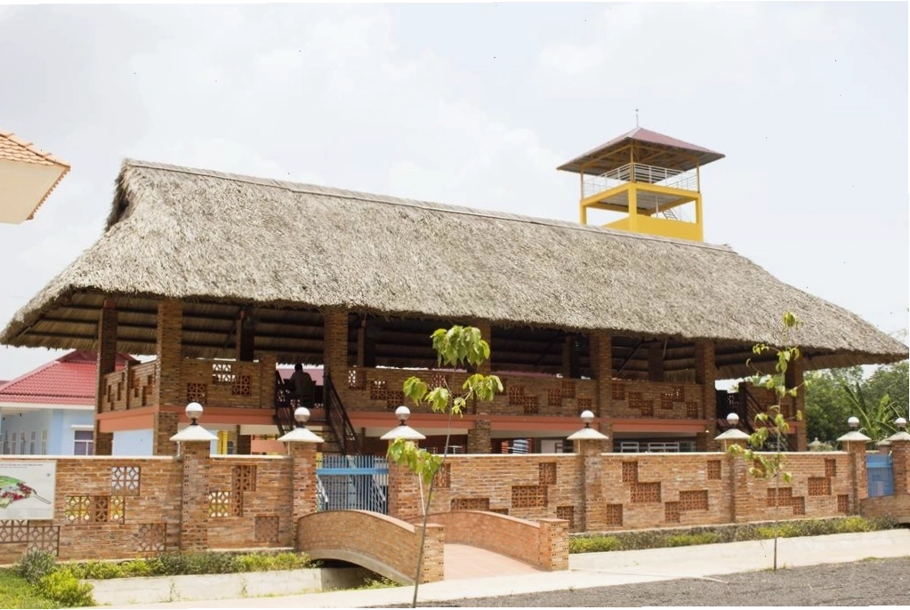 Montagnards Home Farm với kiến trúc nhà sàn độc đáo