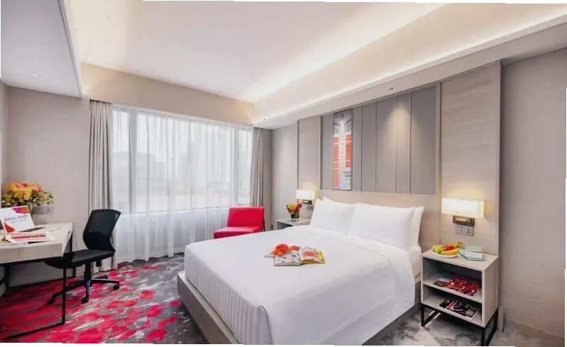 Một góc nhìn toàn cảnh Jewel Changi với mái vòm kính