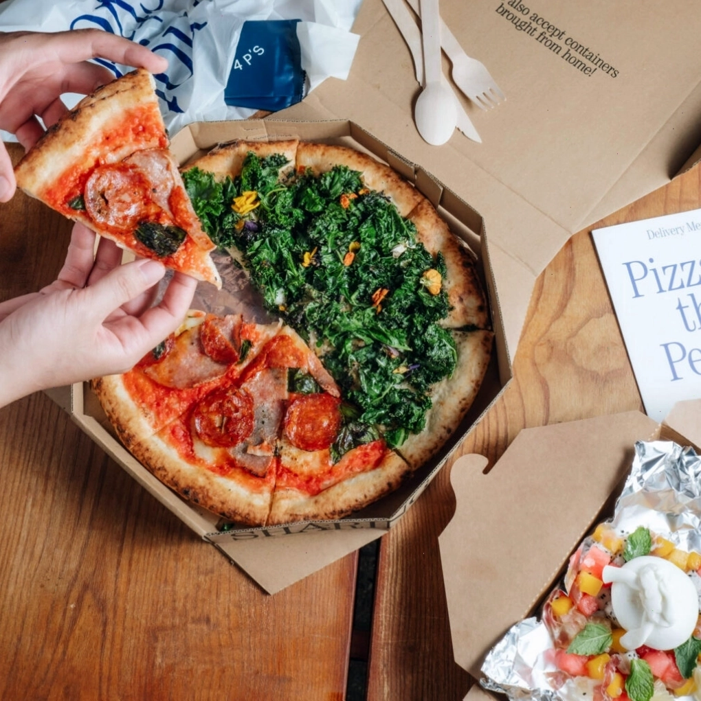 Một góc nhìn về nhà hàng Pizza 4P