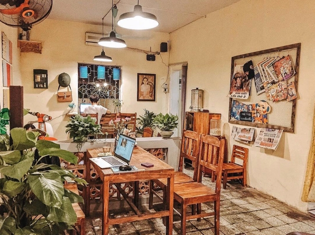 Một góc quán cafe yên tĩnh, lý tưởng để làm việc và học tập