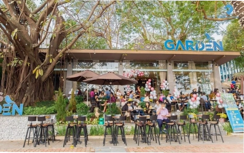 Một góc thư giãn tại The Books Garden Cafe