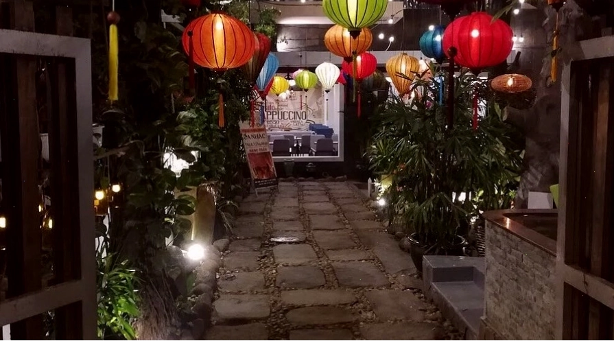Một góc yên tĩnh tại Cafe Suối Đá, thích hợp cho việc đọc sách
