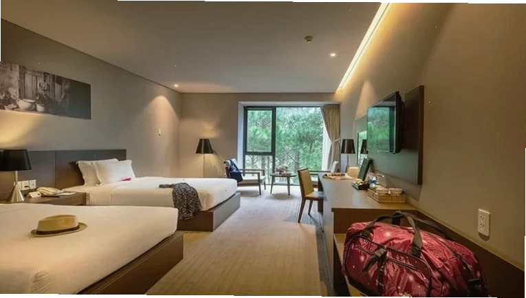 Một góc yên tĩnh tại Terracotta Hotel & Resort Dalat với bàn ghế ngoài trời