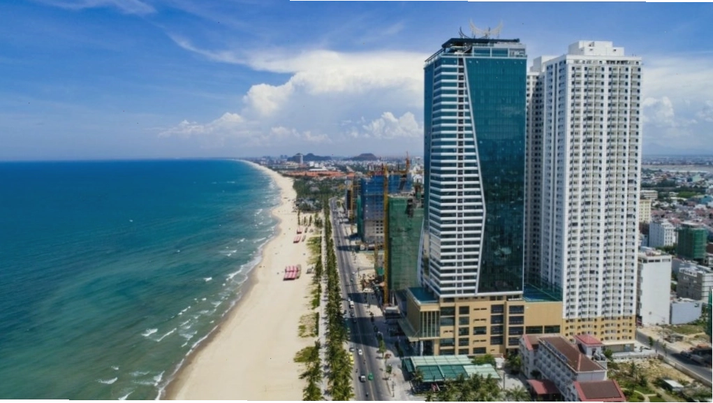 Mường Thanh Luxury Đà Nẵng Hotel nhìn ra biển Mỹ Khê