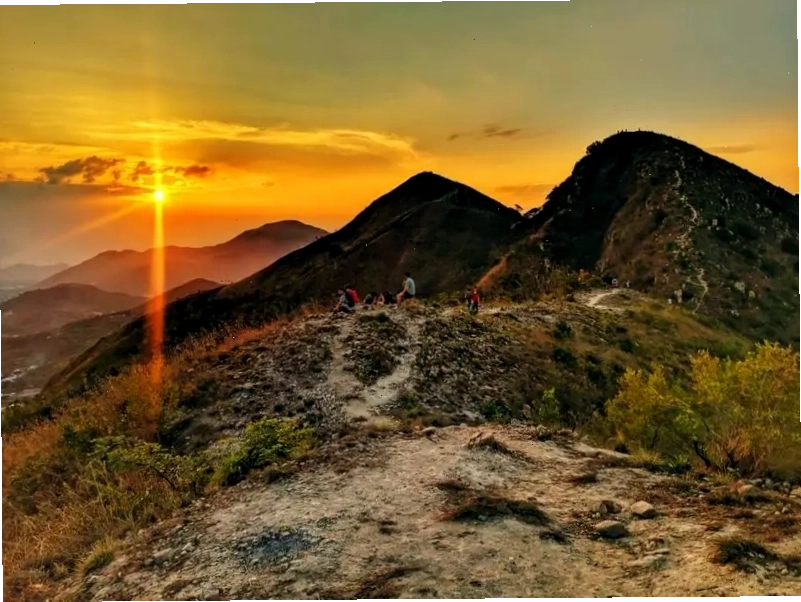 Ngắm hoàng hôn lãng mạn trên đỉnh núi Cô Tô An Giang