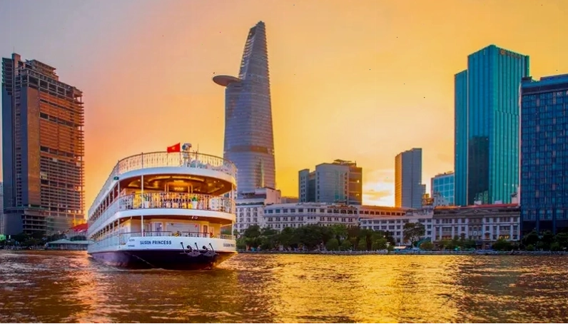 Ngắm thành phố vào hoàng hôn tại bến Bạch Đằng