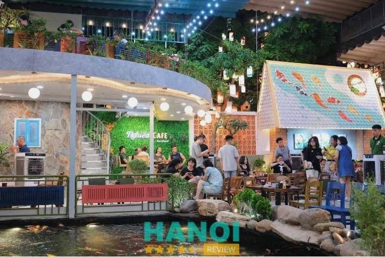 Nghiền Cafe KoiLand với hồ cá Koi đẹp mắt