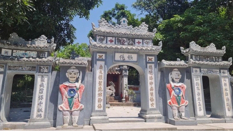 Ngôi đền cổ kính tại Quảng Bình