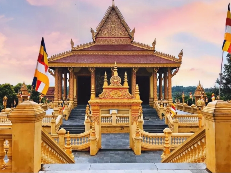 Ngôi nhà sàn đặc trưng tại Làng văn hóa 54 dân tộc Việt Nam
