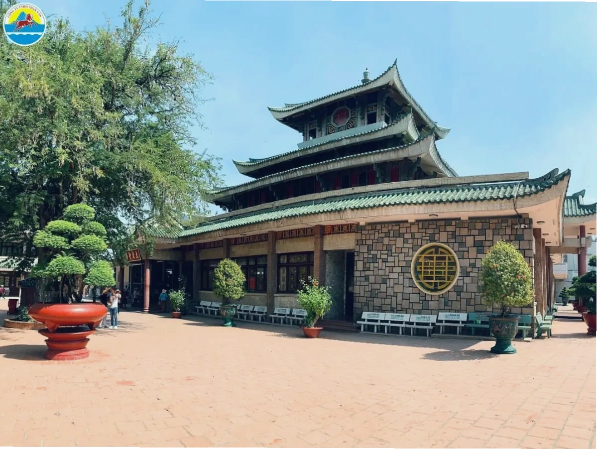 Người dân làng Chăm Châu Giang dệt thổ cẩm truyền thống