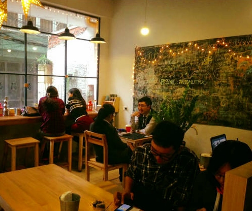 Nhà Chung Cafe: Không Gian Ấm Cúng Giữa Lòng Sài Gòn