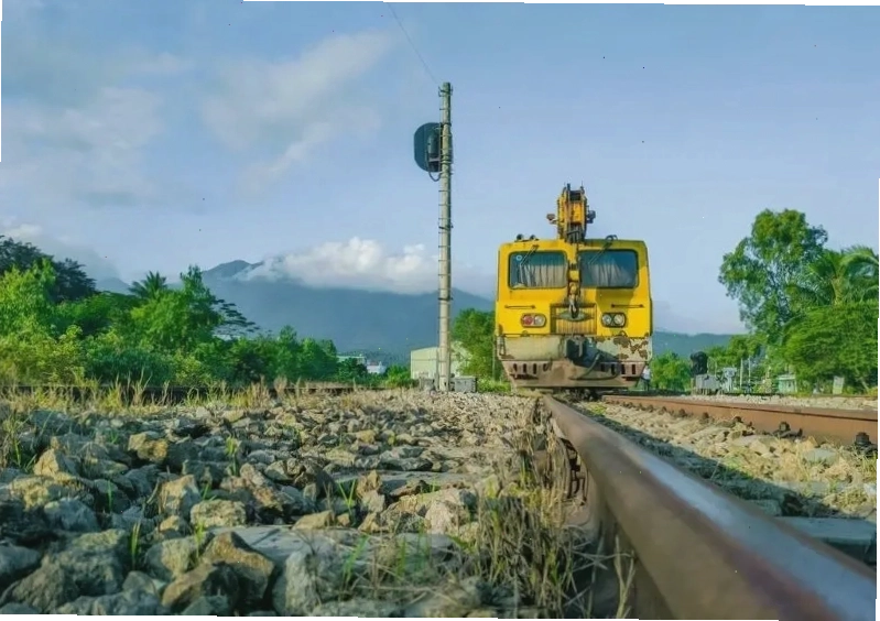 Nhà ga Kim Liên cổ kính