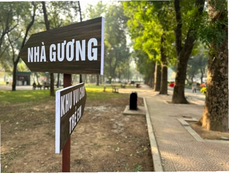 Nhà gương kỳ ảo với hàng trăm nghìn mảnh gốm nhiều màu sắc
