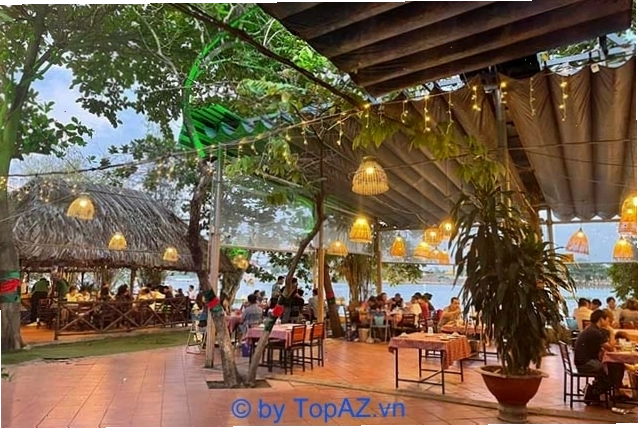 Nhà hàng Bên Sông với view đẹp