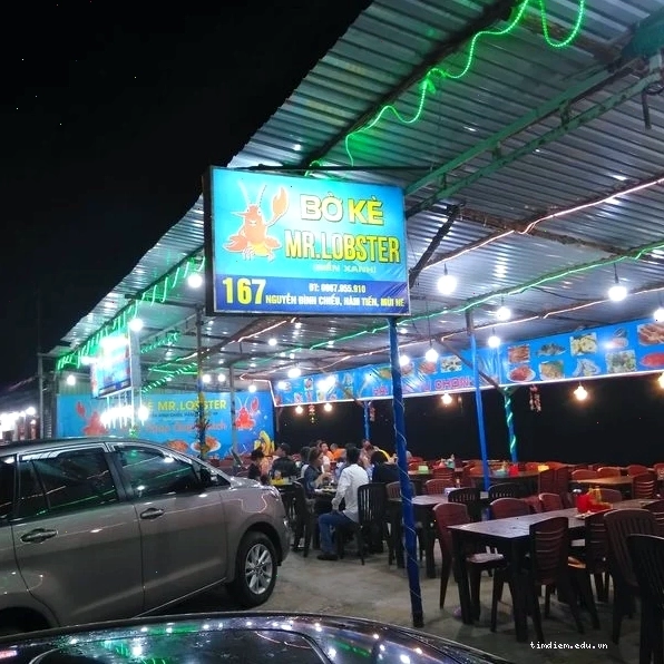 Nhà hàng Bờ Kè Mr.Lobster với các món tôm hùm hấp dẫn