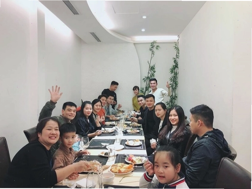 Nhà hàng Buffet Sứ lung linh vào buổi tối