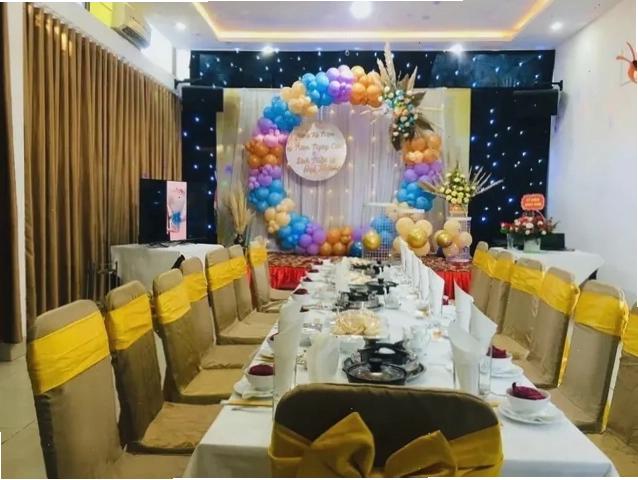 Nhà hàng Cánh Buồm Vàng Mũi Né với không gian thoáng đãng