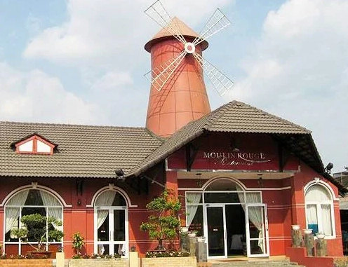 Nhà hàng Cối Xay Gió Đà Lạt: Trải nghiệm ẩm thực và không gian châu Âu độc đáo