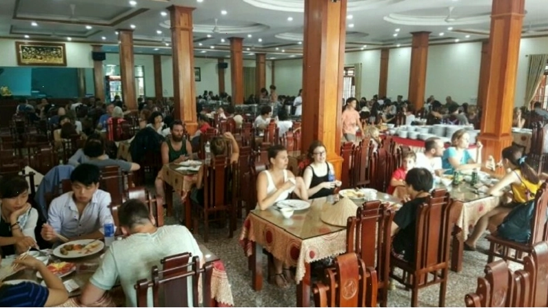 Nhà hàng Cường Dê nổi bật với các món ăn từ dê núi tươi ngon