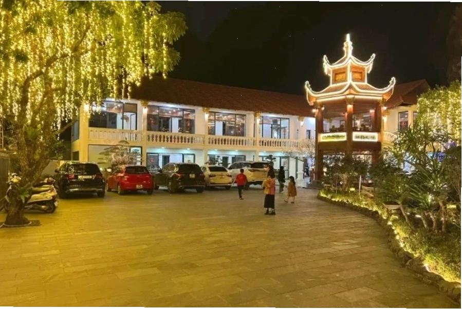 Nhà hàng Dê Núi Ba Cửa nhìn từ bên ngoài