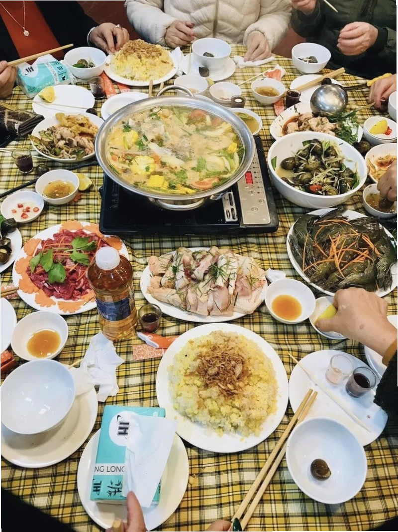Nhà hàng Dũng Cá Tuyên Quang nhìn ra sông Lô